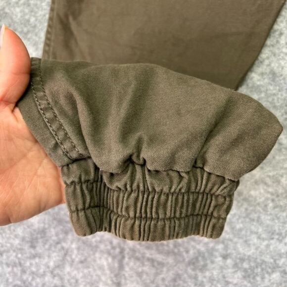 Aritzia TNA Joggers Womens 4 Green Smocked Pants Drawstrings Athleisure - Picture 12 of 16